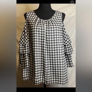 Est. 1946 3/4 length sleeve Top. Black n white check